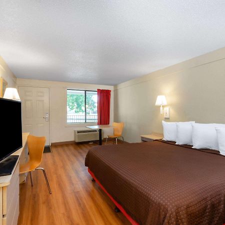 Travelodge By Wyndham Essington / Philadelphia Airport Екстериор снимка
