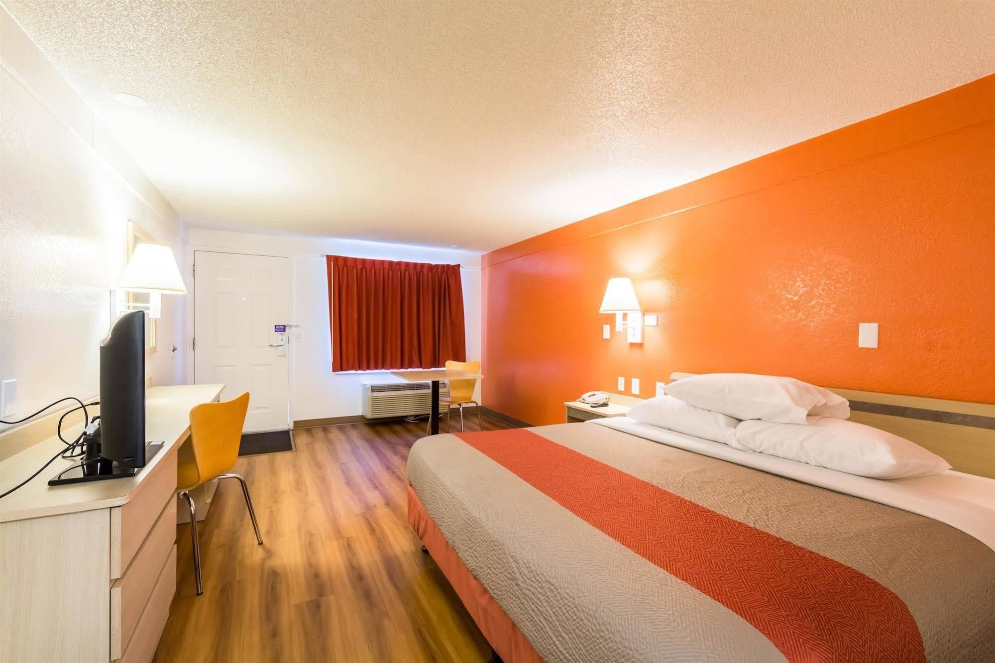 Travelodge By Wyndham Essington / Philadelphia Airport Екстериор снимка