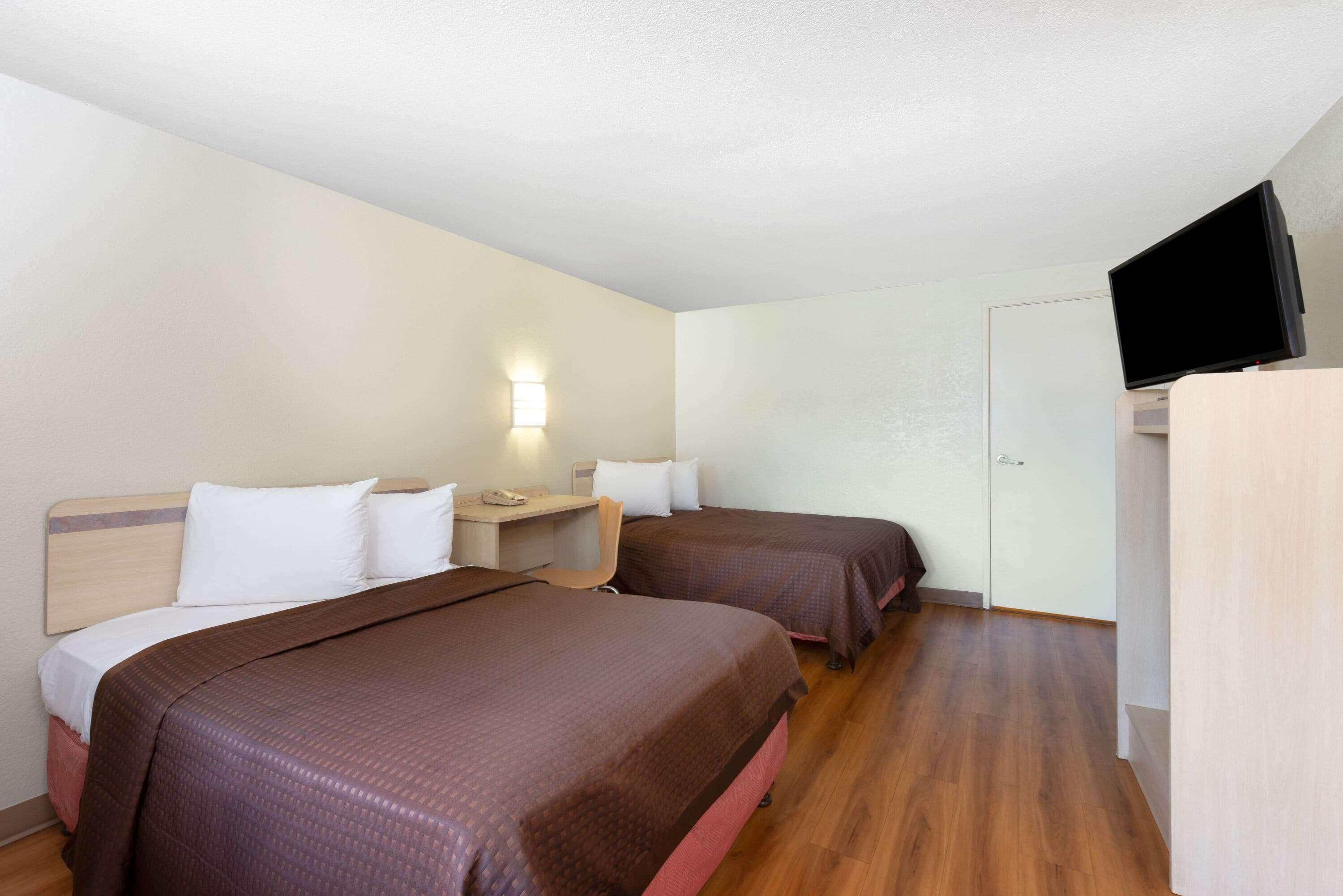 Travelodge By Wyndham Essington / Philadelphia Airport Екстериор снимка