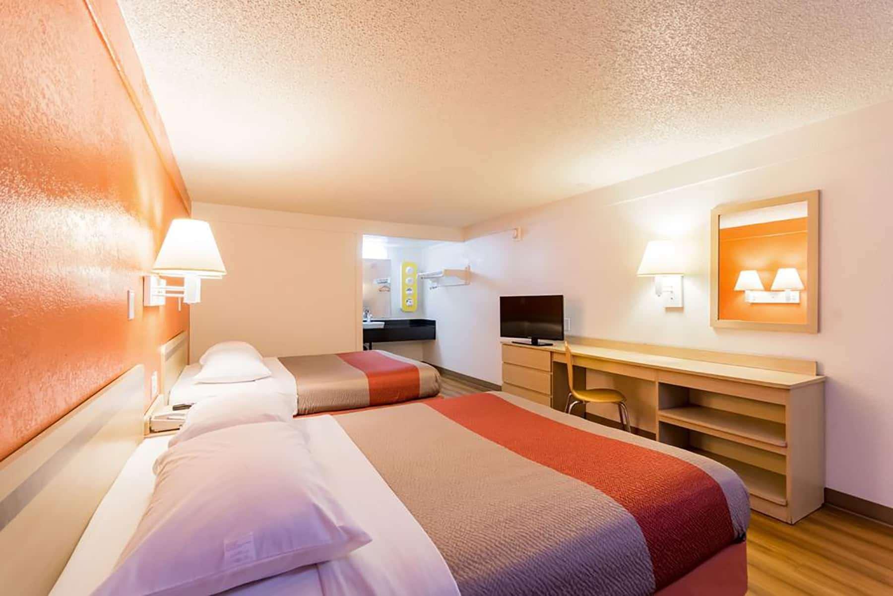 Travelodge By Wyndham Essington / Philadelphia Airport Екстериор снимка