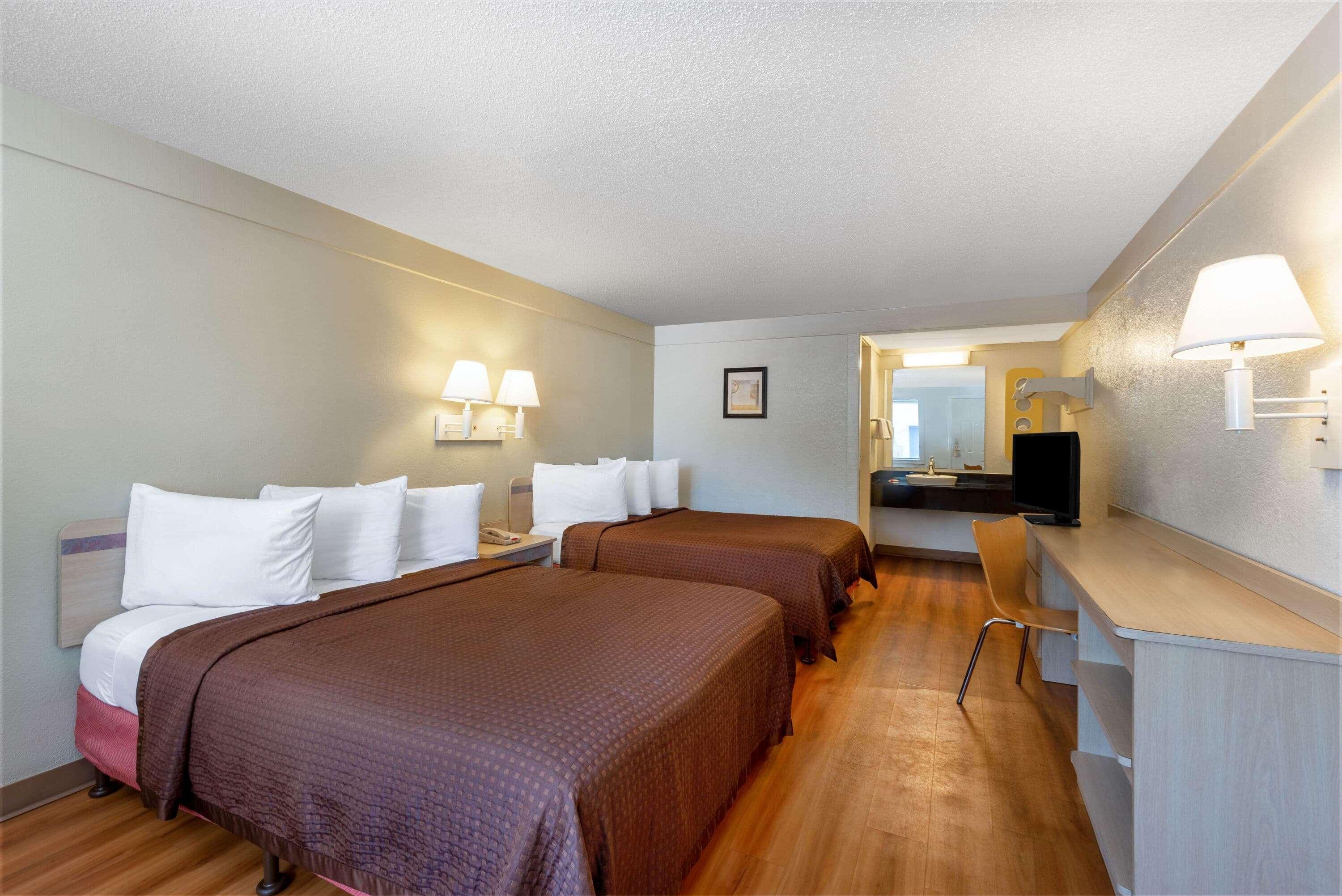 Travelodge By Wyndham Essington / Philadelphia Airport Екстериор снимка