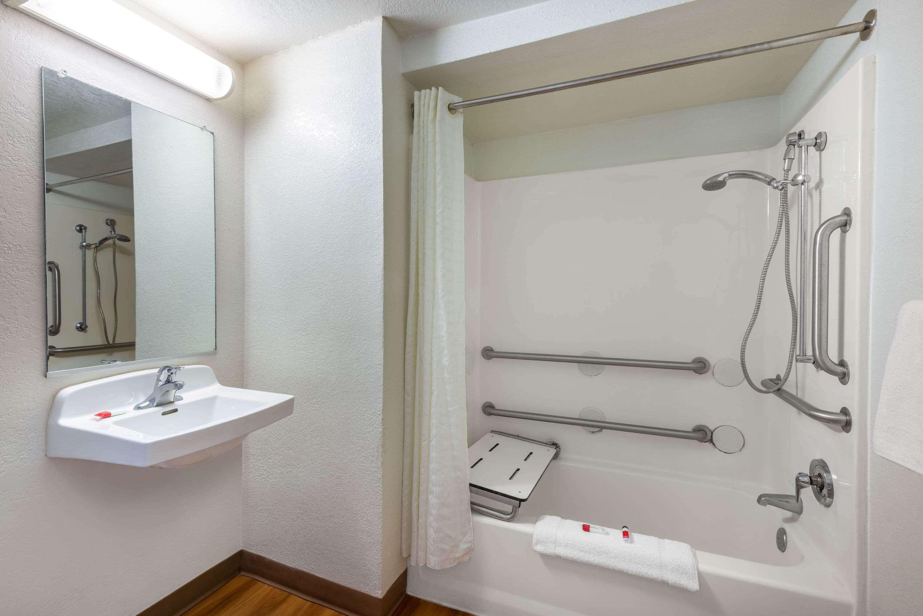 Travelodge By Wyndham Essington / Philadelphia Airport Екстериор снимка