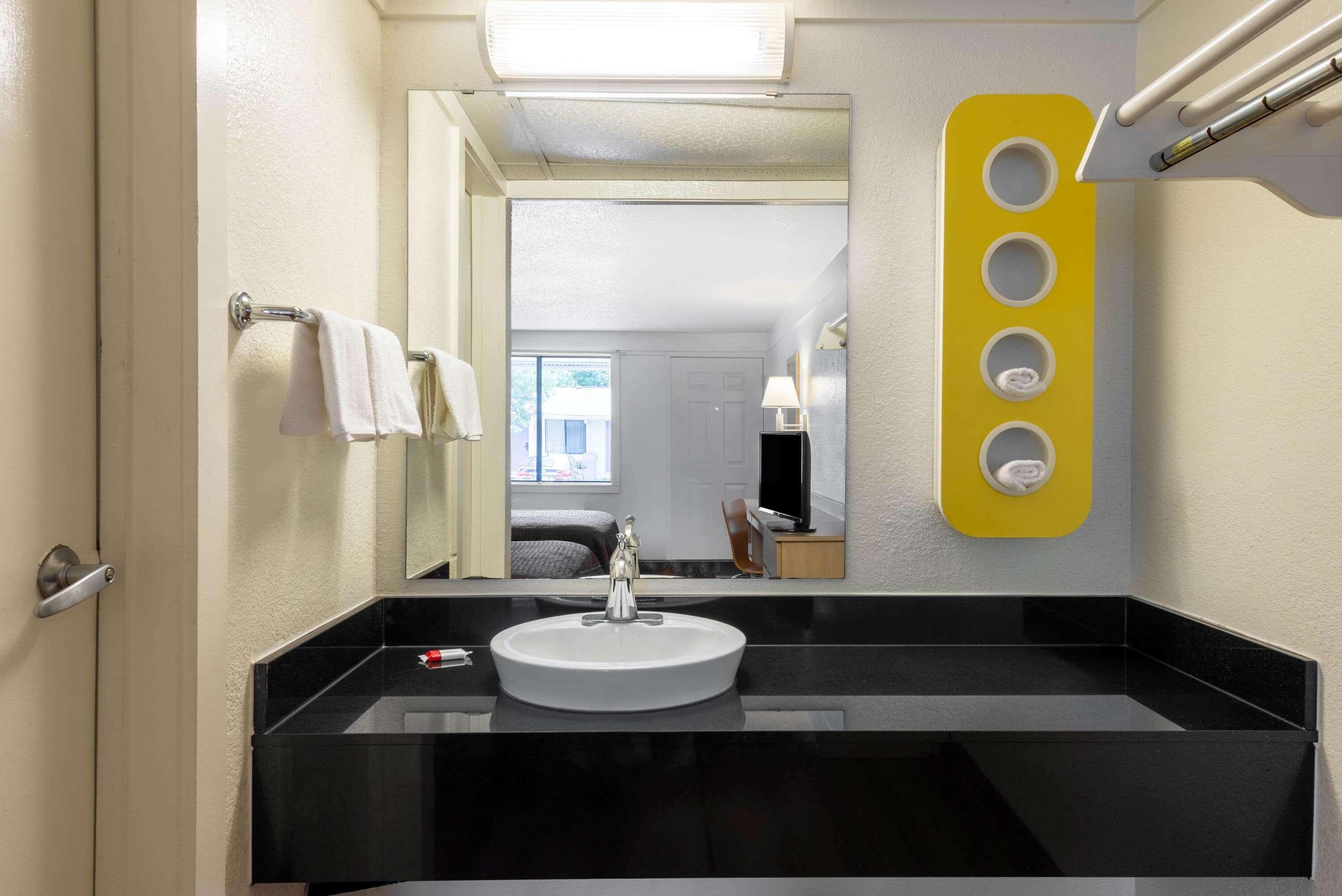 Travelodge By Wyndham Essington / Philadelphia Airport Екстериор снимка