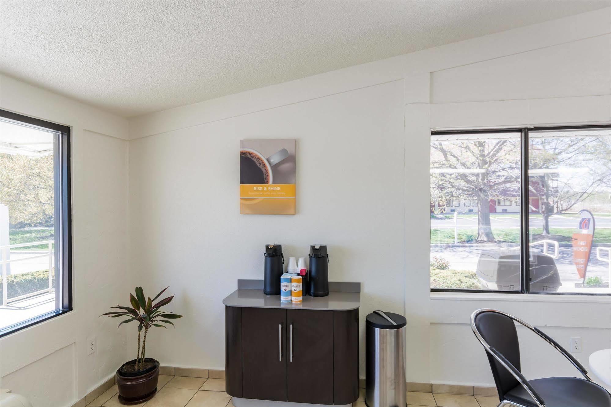 Travelodge By Wyndham Essington / Philadelphia Airport Екстериор снимка