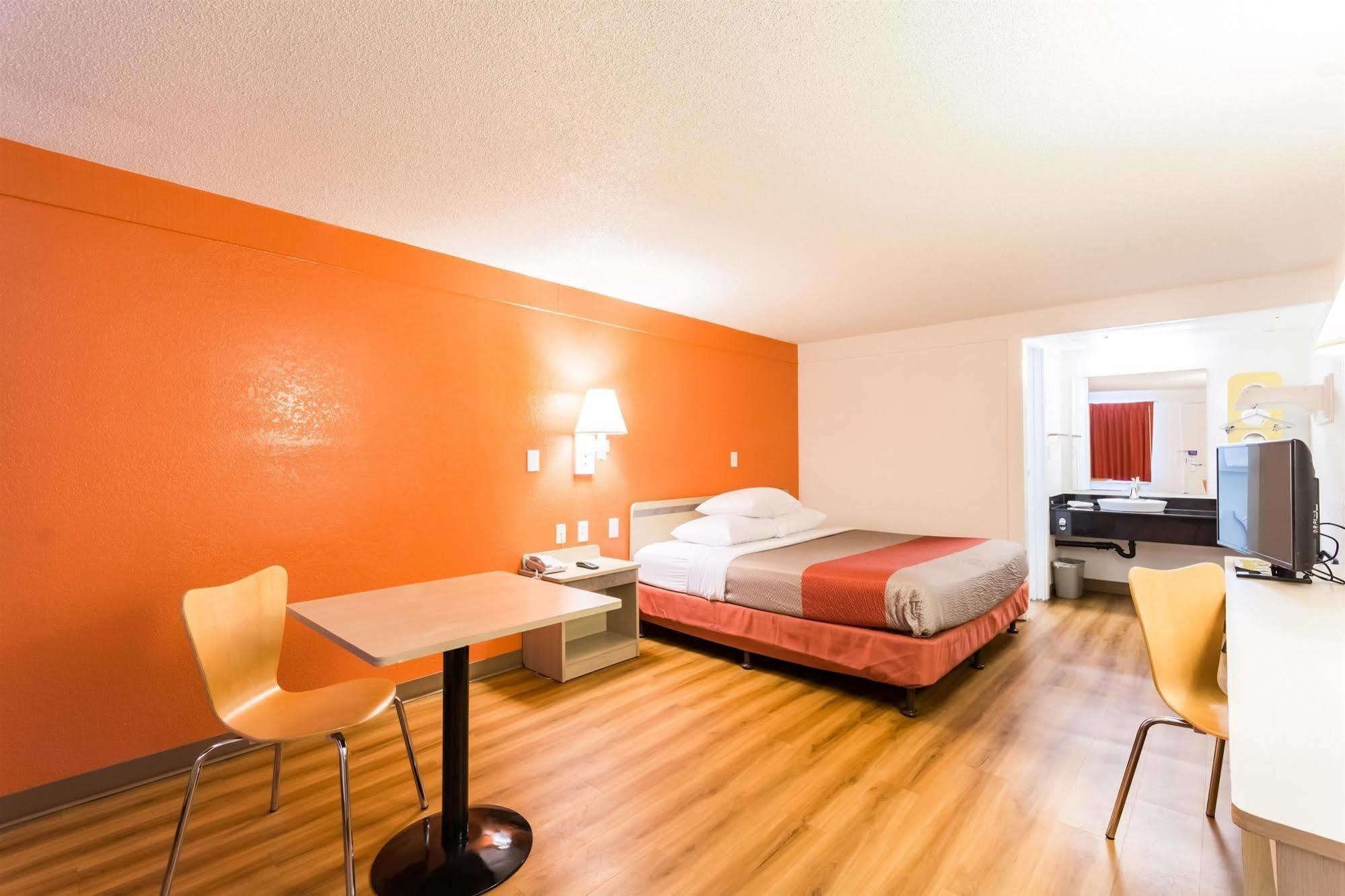 Travelodge By Wyndham Essington / Philadelphia Airport Екстериор снимка